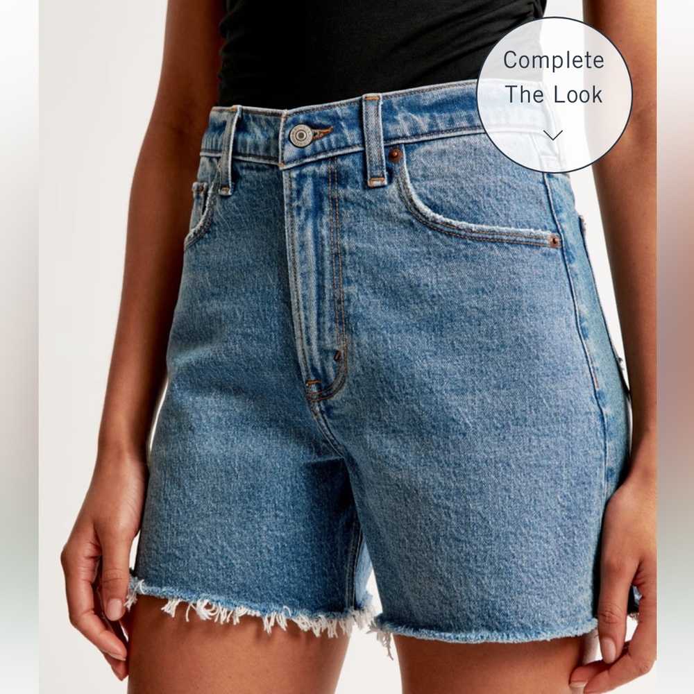 NWT Abercrombie High-Rise Dad Denim Short, size 27 / 4 / M